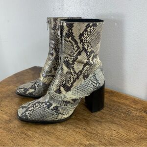 L’intervalle made in Spain python skin heeled boots
